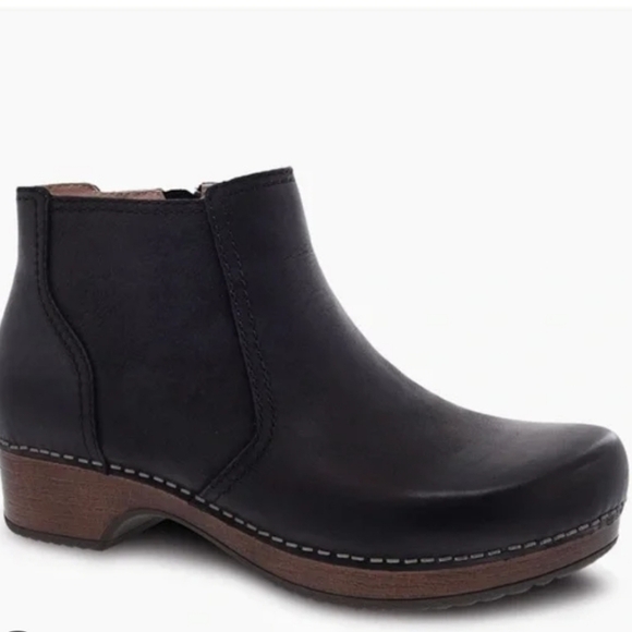 Dansko Women Barbara Nubuck Booties with Sleek Design Heels Shoes Sz 40/10-10.5 - Picture 1 of 14